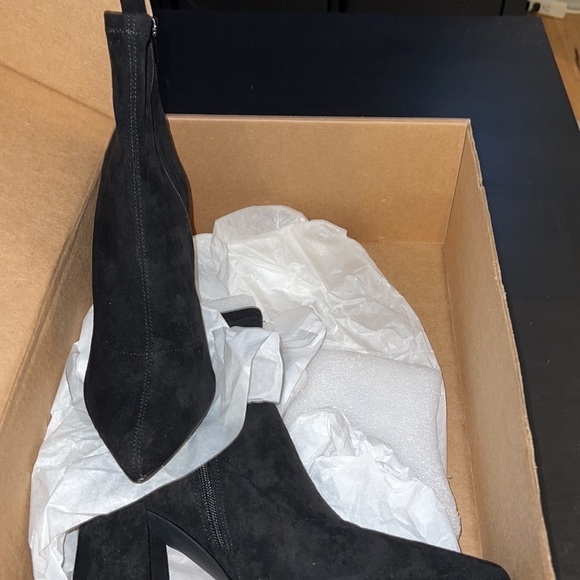 Steve Madden black suede stacked heels ankle boots Sz 10 new - Picture 8 of 8